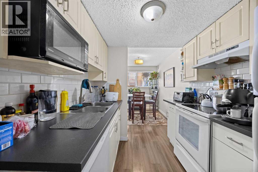 11254 6 Street Sw, Calgary, AB - Indoor Photo Showing Kitchen With Double Sink