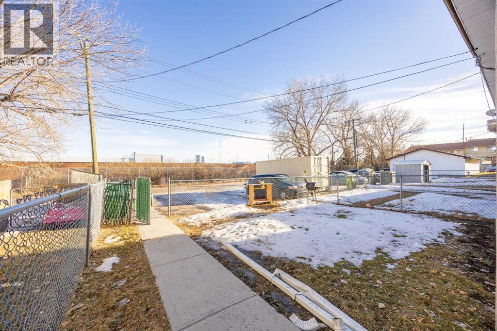 unit 1 backyard - 11254 6 Street Sw, Calgary, AB - Outdoor