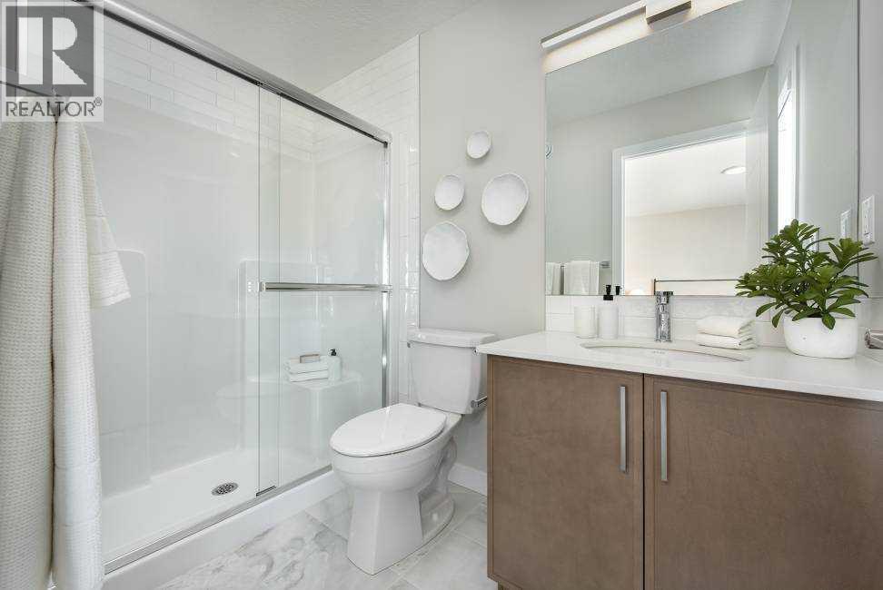 7079 Rangeview Avenue Se, Calgary, AB - Indoor Photo Showing Bathroom