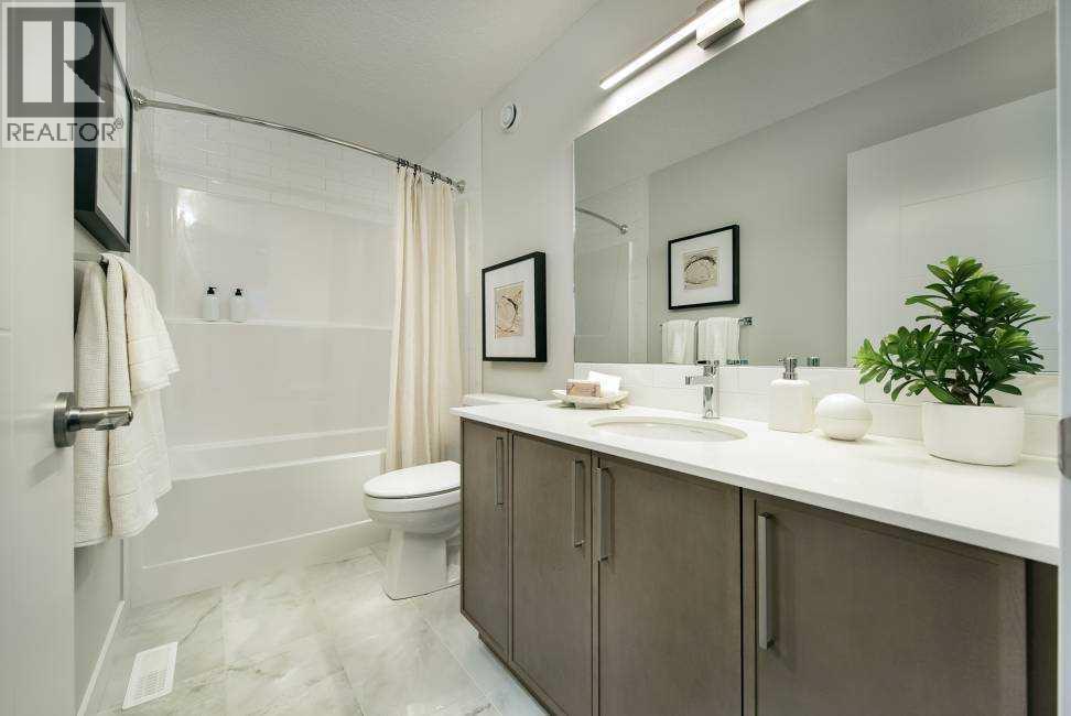 7079 Rangeview Avenue Se, Calgary, AB - Indoor Photo Showing Bathroom