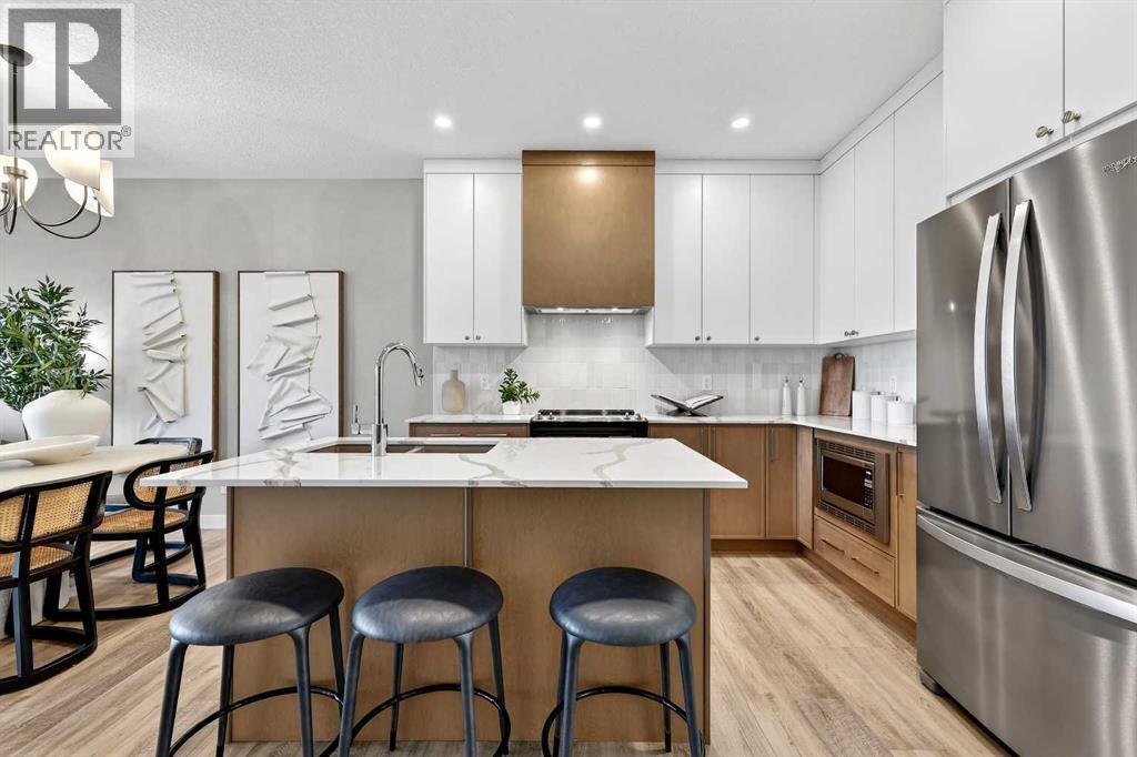 7079 Rangeview Avenue Se, Calgary, AB - Indoor Photo Showing Kitchen With Stainless Steel Kitchen With Upgraded Kitchen