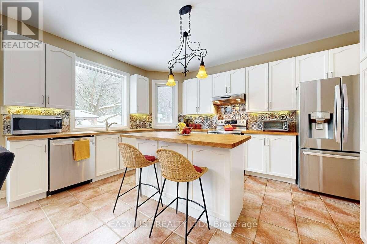 37 Nevada Crescent, Vaughan, ON - Indoor Photo Showing Kitchen With Stainless Steel Kitchen