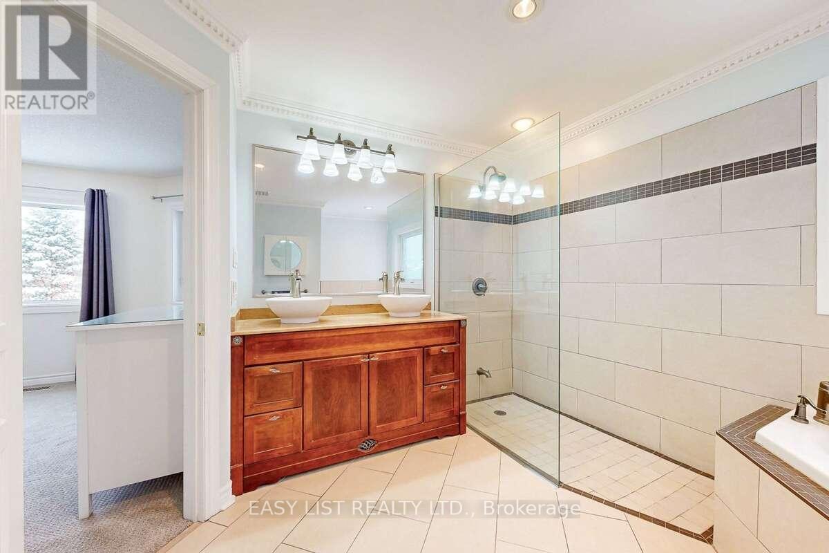 37 Nevada Crescent, Vaughan, ON - Indoor Photo Showing Bathroom
