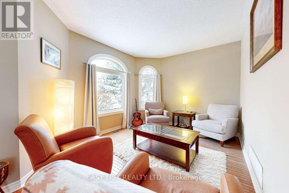 37 Nevada Crescent, Vaughan, ON - Indoor Photo Showing Living Room