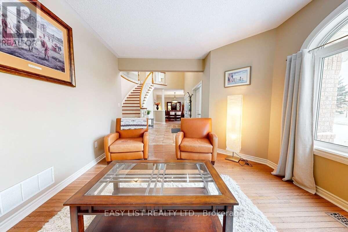 37 Nevada Crescent, Vaughan, ON - Indoor Photo Showing Living Room