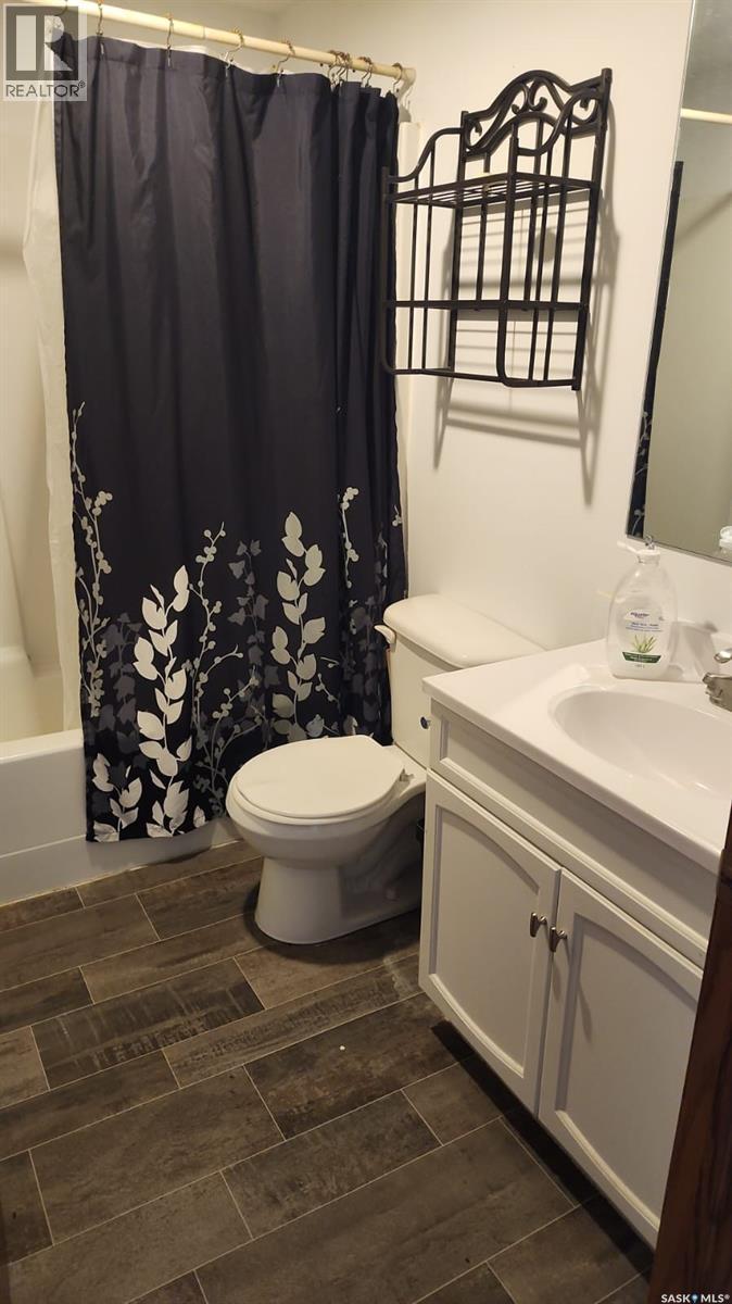524 Boscurvis Avenue, Oxbow, SK - Indoor Photo Showing Bathroom