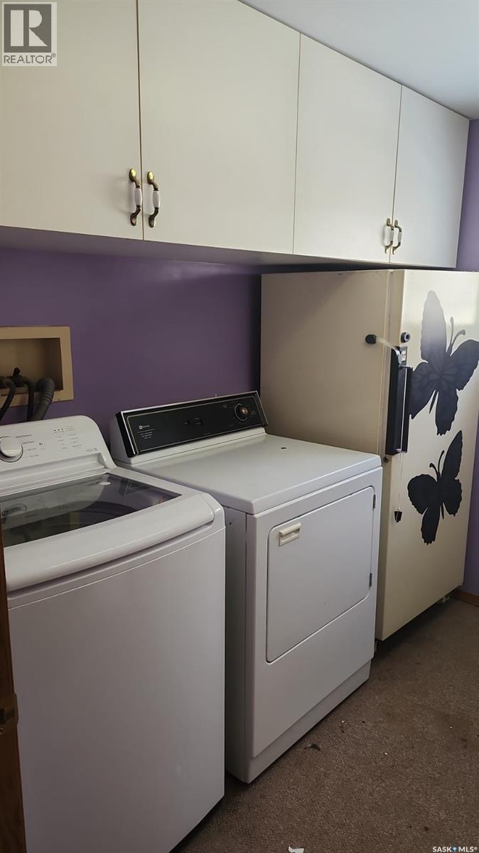 524 Boscurvis Avenue, Oxbow, SK - Indoor Photo Showing Laundry Room