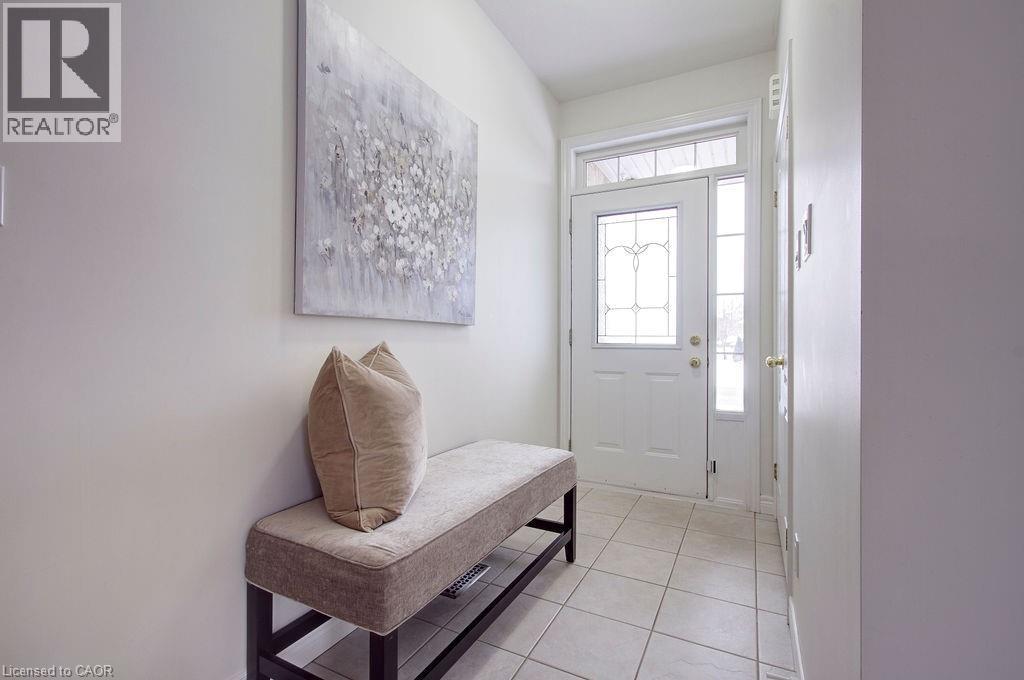 2446 Sutton Drive, Burlington, ON - Indoor Photo Showing Other Room