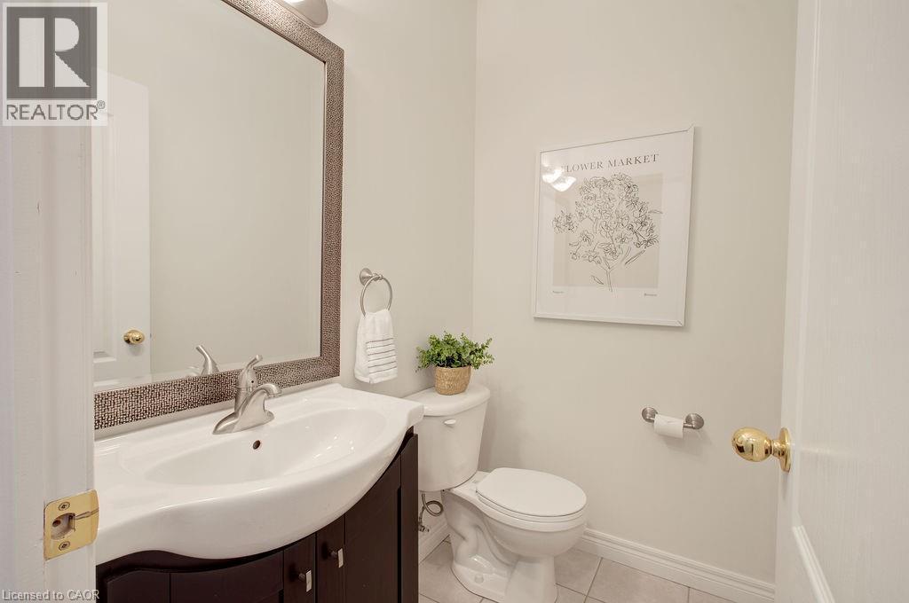 2446 Sutton Drive, Burlington, ON - Indoor Photo Showing Bathroom