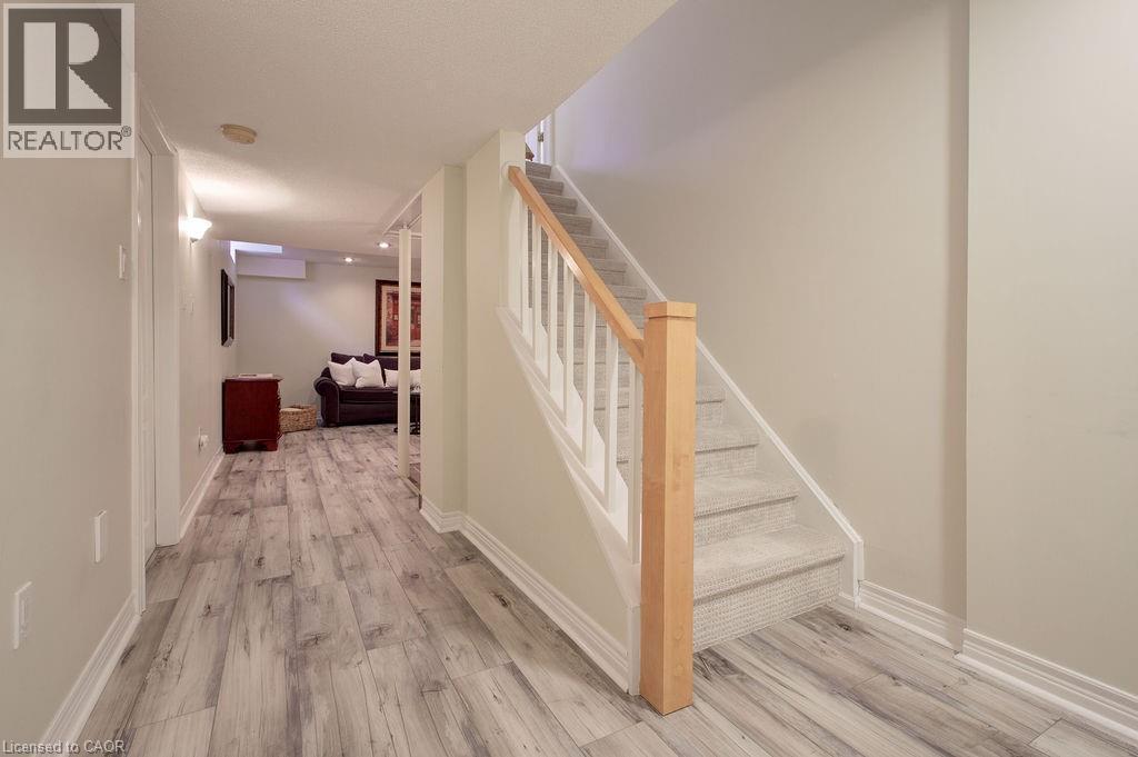 2446 Sutton Drive, Burlington, ON - Indoor Photo Showing Other Room