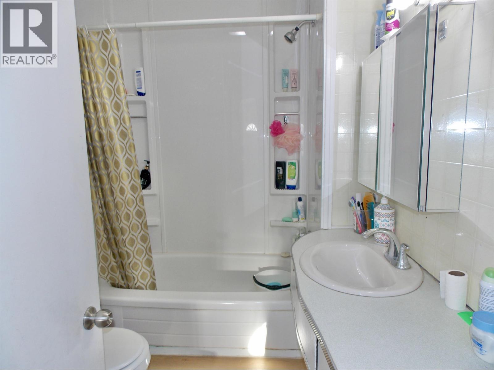 1196 N 2Nd Avenue, Williams Lake, BC - Indoor Photo Showing Bathroom