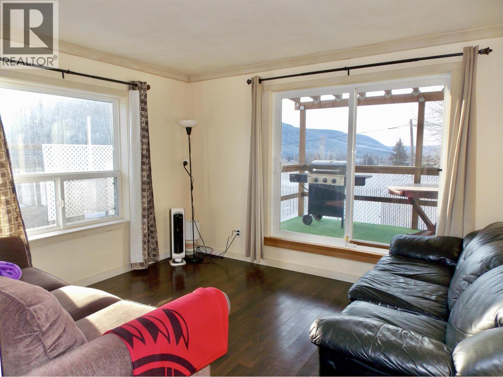 1196 N 2Nd Avenue, Williams Lake, BC - Indoor Photo Showing Living Room