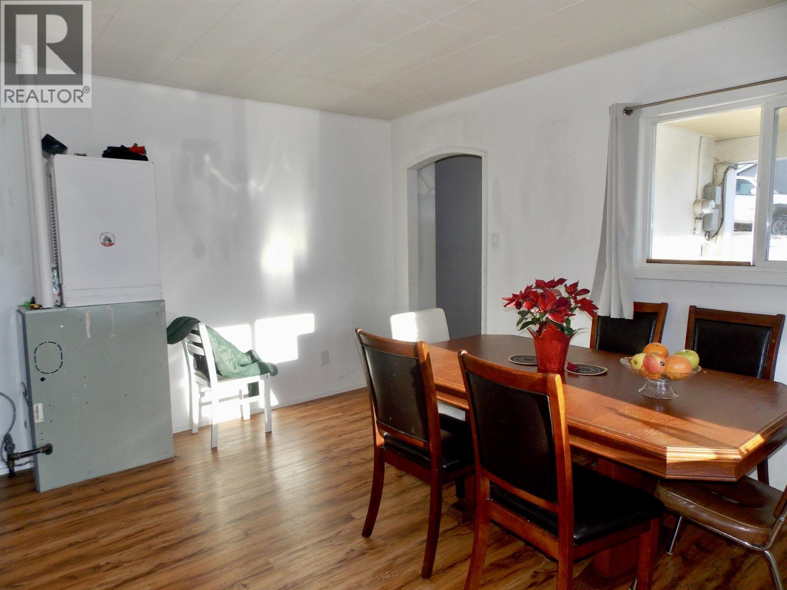 1196 N 2Nd Avenue, Williams Lake, BC - Indoor Photo Showing Dining Room