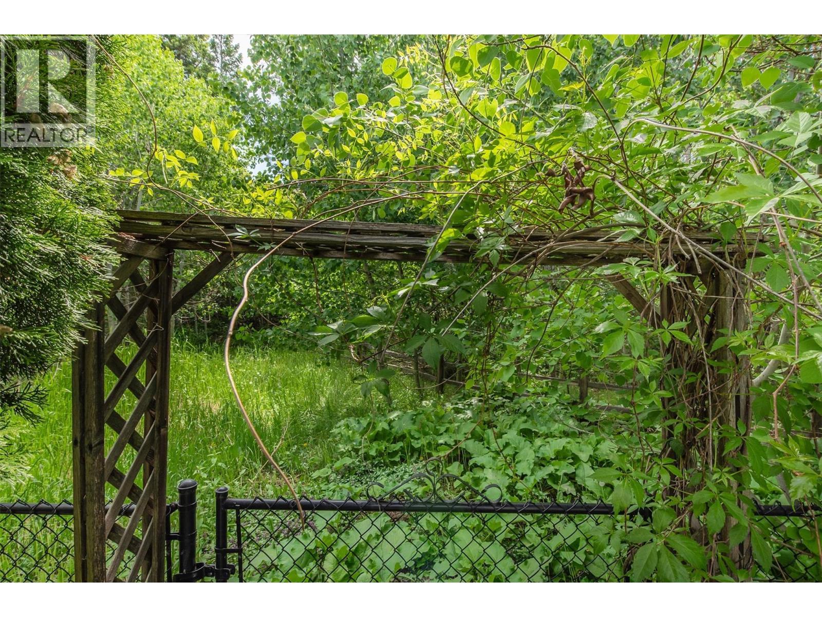 2423 Paramount Drive, West Kelowna, BC - Outdoor