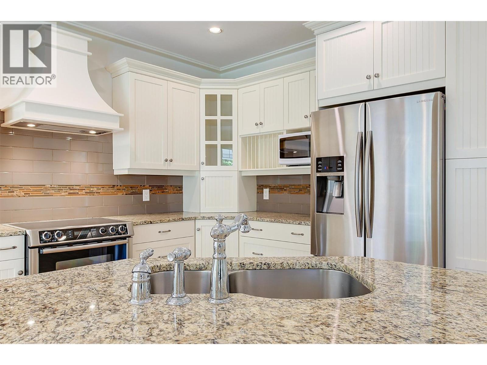 2423 Paramount Drive, West Kelowna, BC - Indoor Photo Showing Kitchen With Stainless Steel Kitchen With Double Sink With Upgraded Kitchen