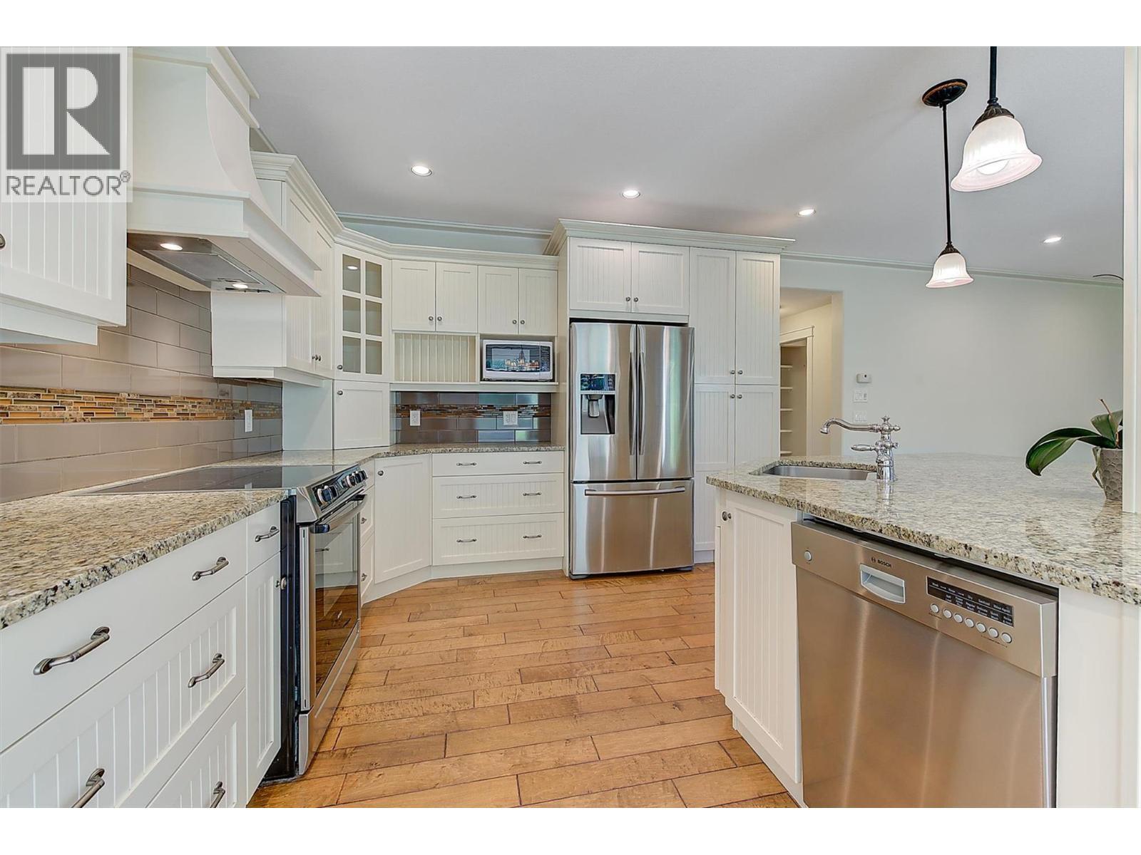 2423 Paramount Drive, West Kelowna, BC - Indoor Photo Showing Kitchen With Stainless Steel Kitchen With Upgraded Kitchen