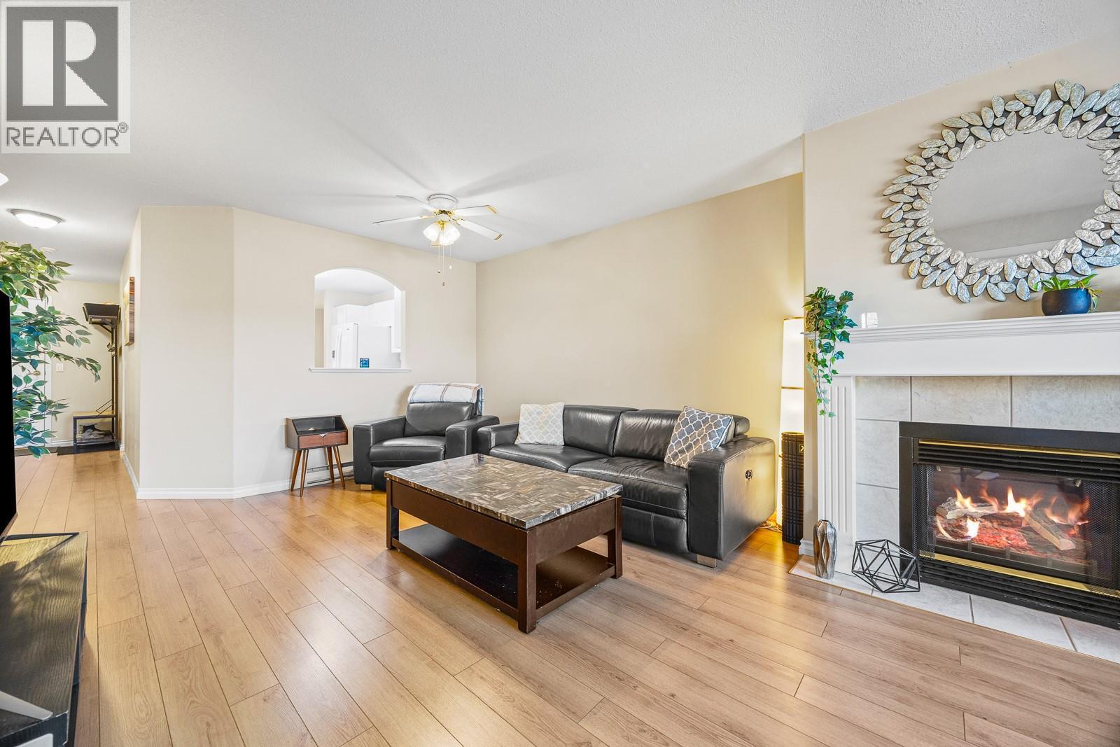 Open Concept Living Room With Gas Fireplace - 555 Houghton Road Unit# 206, Kelowna, BC - Indoor Photo Showing Living Room With Fireplace