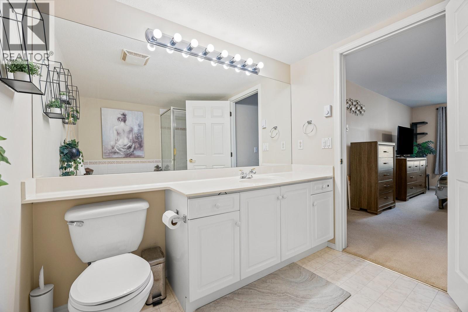 555 Houghton Road Unit# 206, Kelowna, BC - Indoor Photo Showing Bathroom