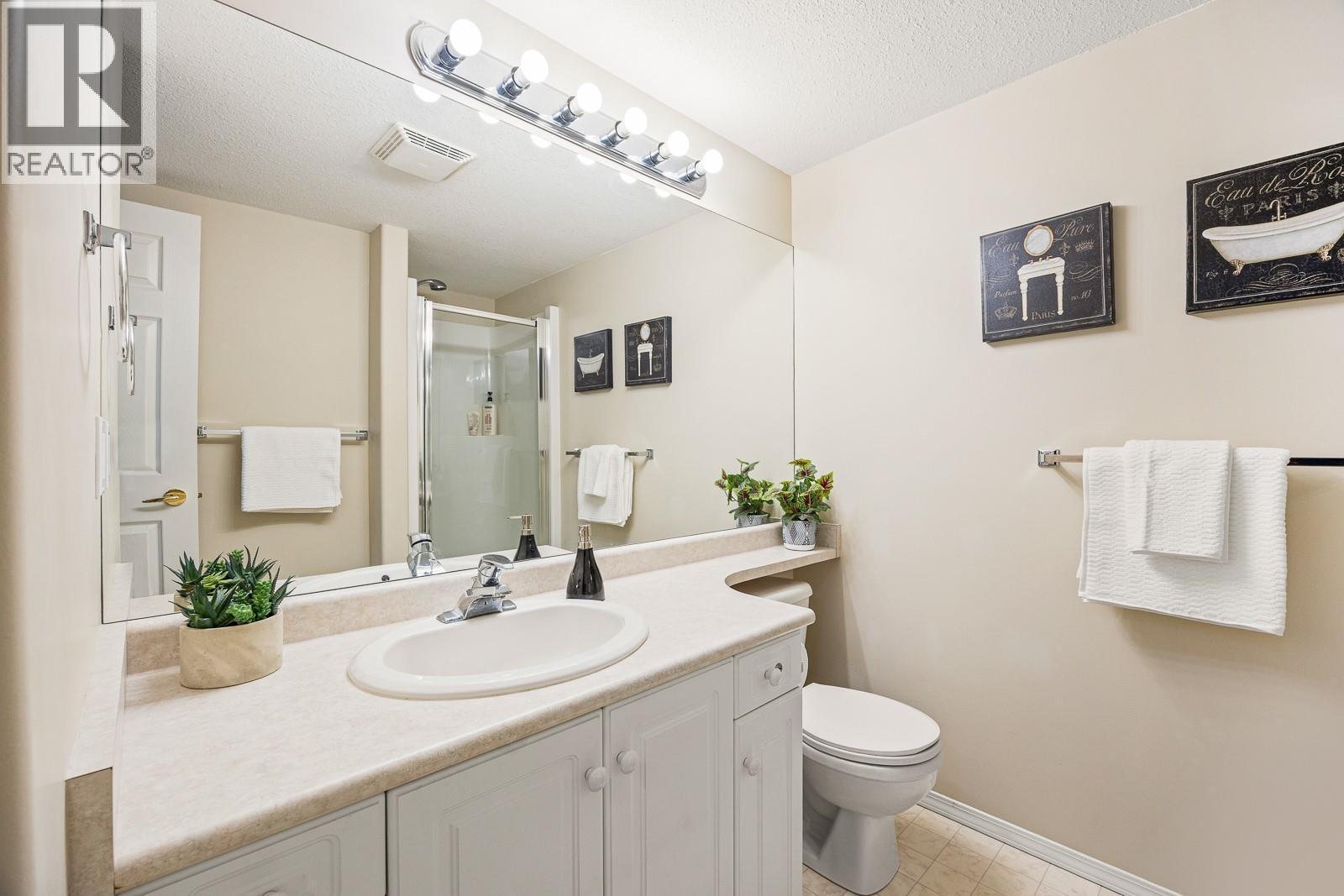555 Houghton Road Unit# 206, Kelowna, BC - Indoor Photo Showing Bathroom