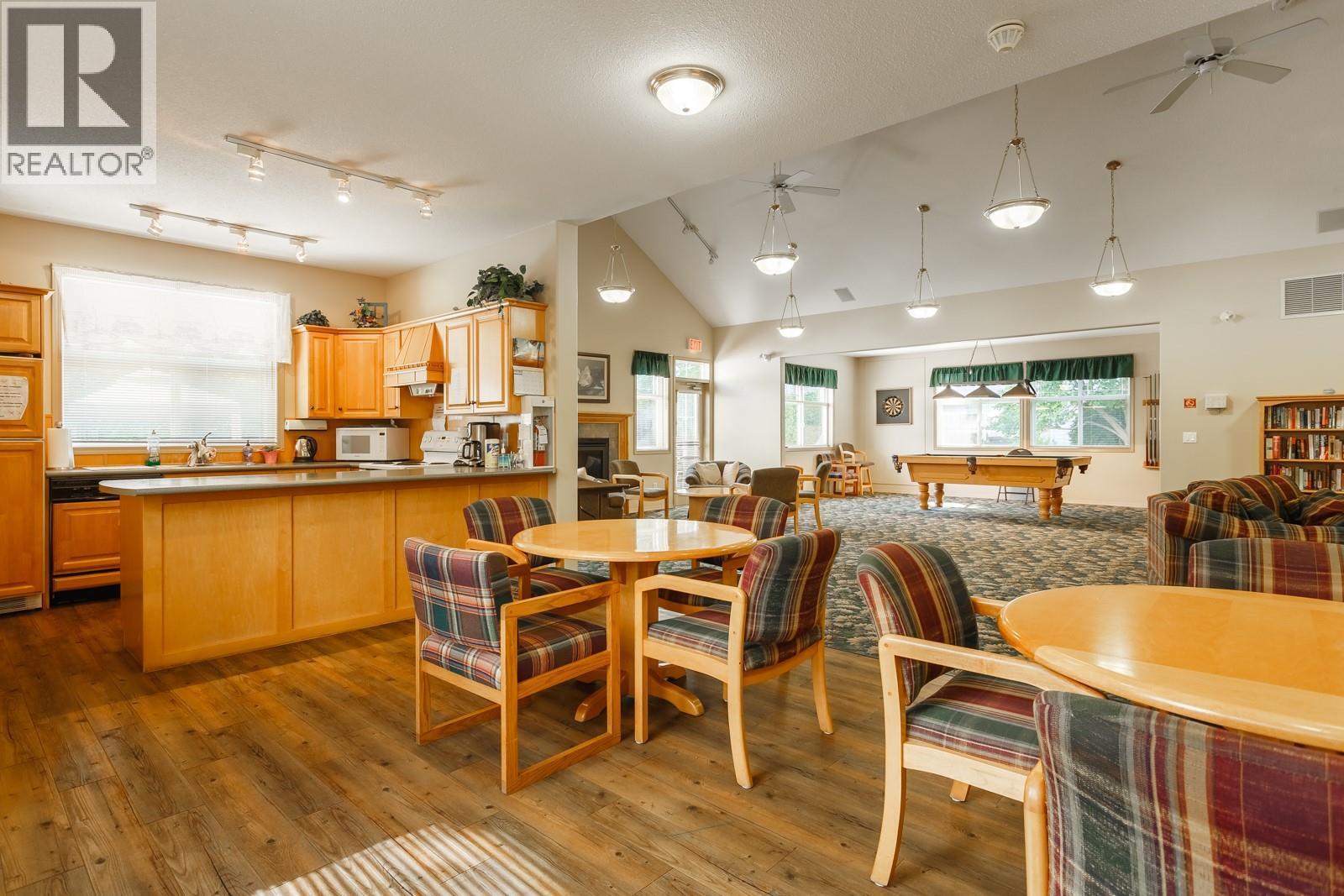 555 Houghton Road Unit# 206, Kelowna, BC - Indoor Photo Showing Dining Room