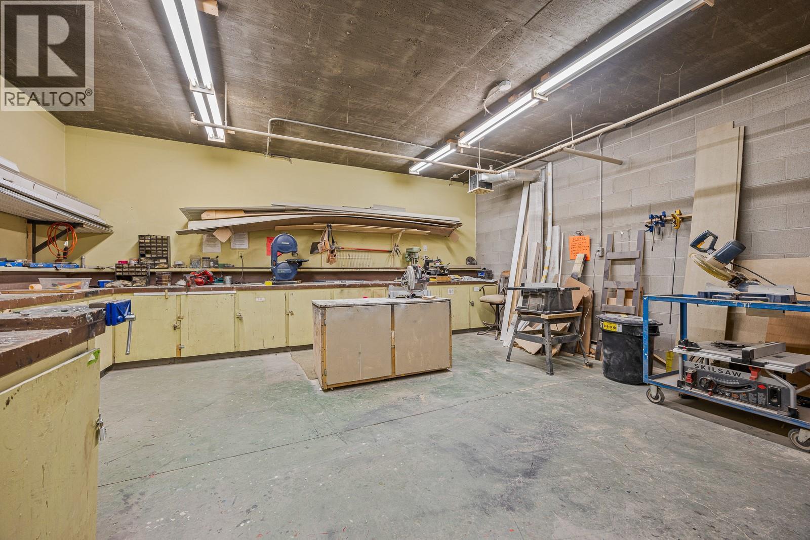 Community Workshop Space - 555 Houghton Road Unit# 206, Kelowna, BC - Indoor