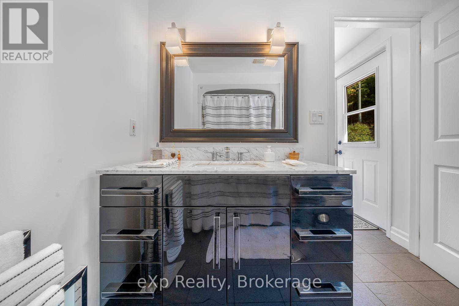 4 Fire Route 140 (Turtle Lane) Lane, Mckellar, ON - Indoor Photo Showing Bathroom