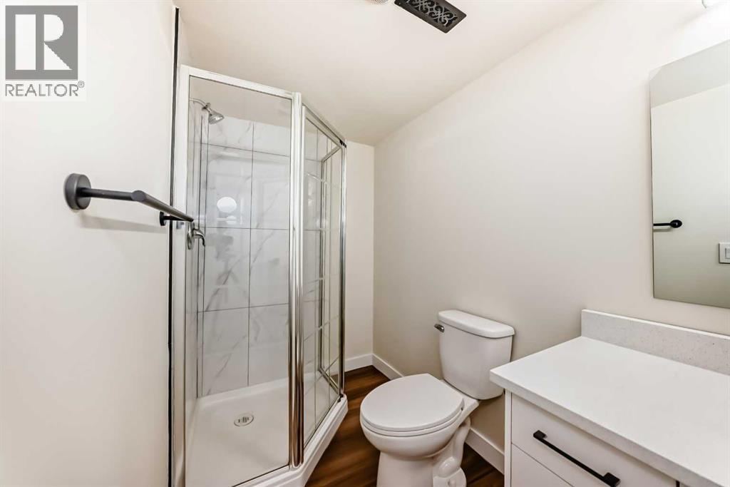 936 Cranston Drive Se, Calgary, AB - Indoor Photo Showing Bathroom