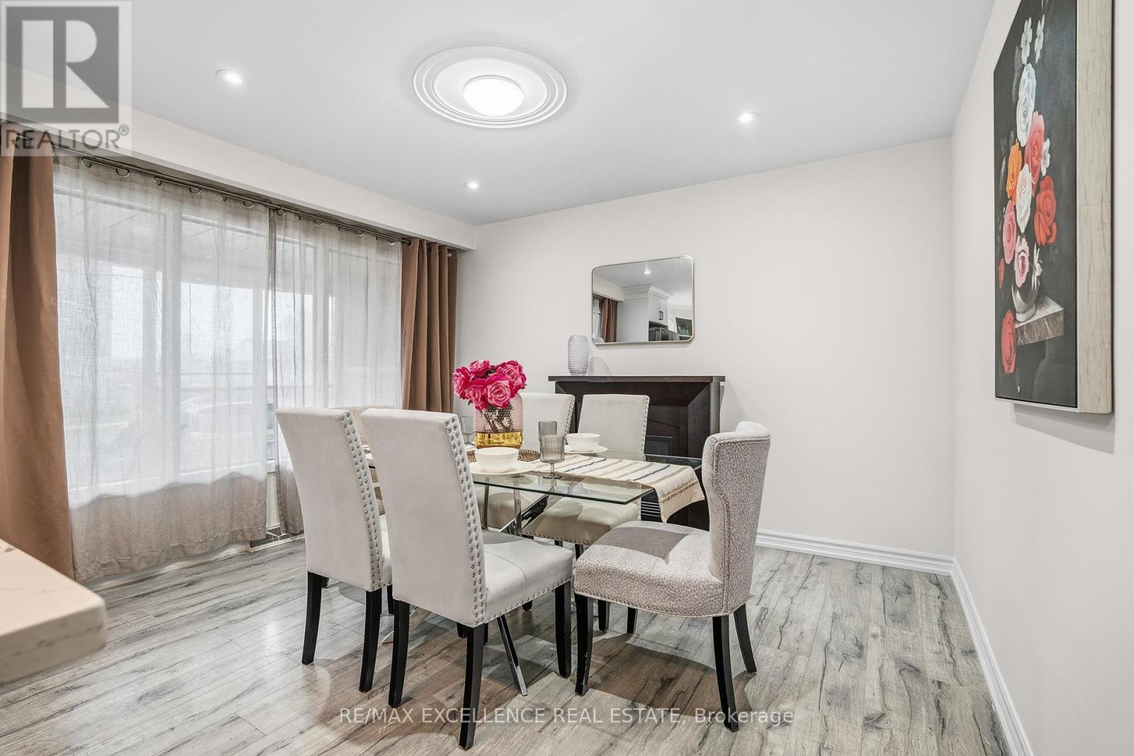 45 Stevenson Road N, Oshawa, ON - Indoor Photo Showing Dining Room