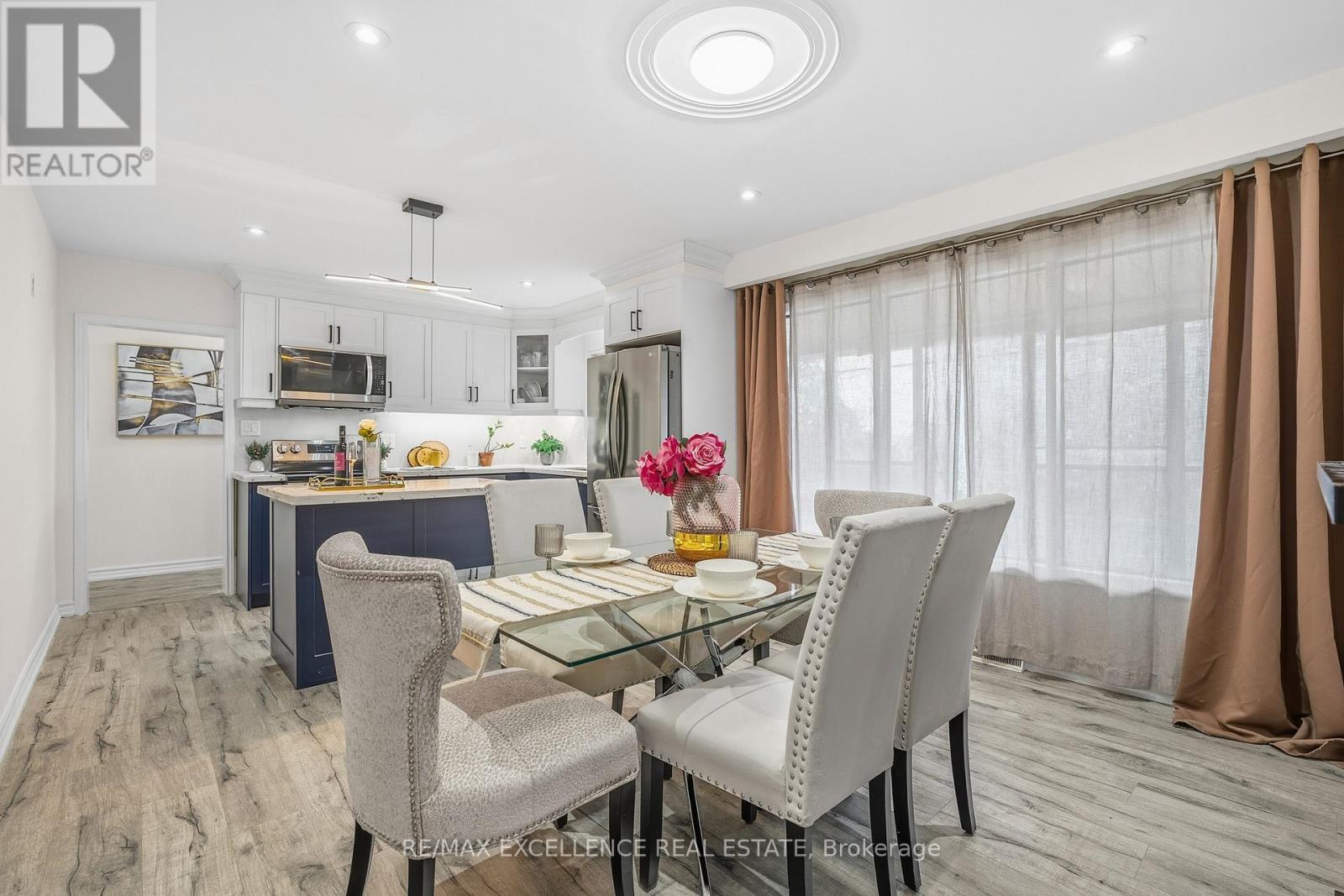 45 Stevenson Road N, Oshawa, ON - Indoor Photo Showing Dining Room