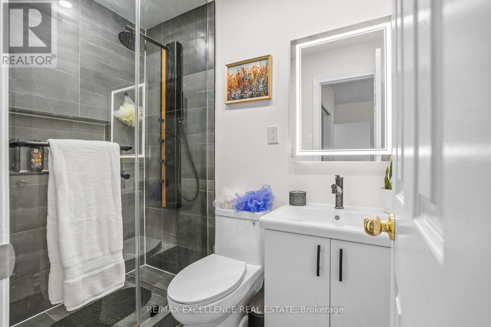 45 Stevenson Road N, Oshawa, ON - Indoor Photo Showing Bathroom