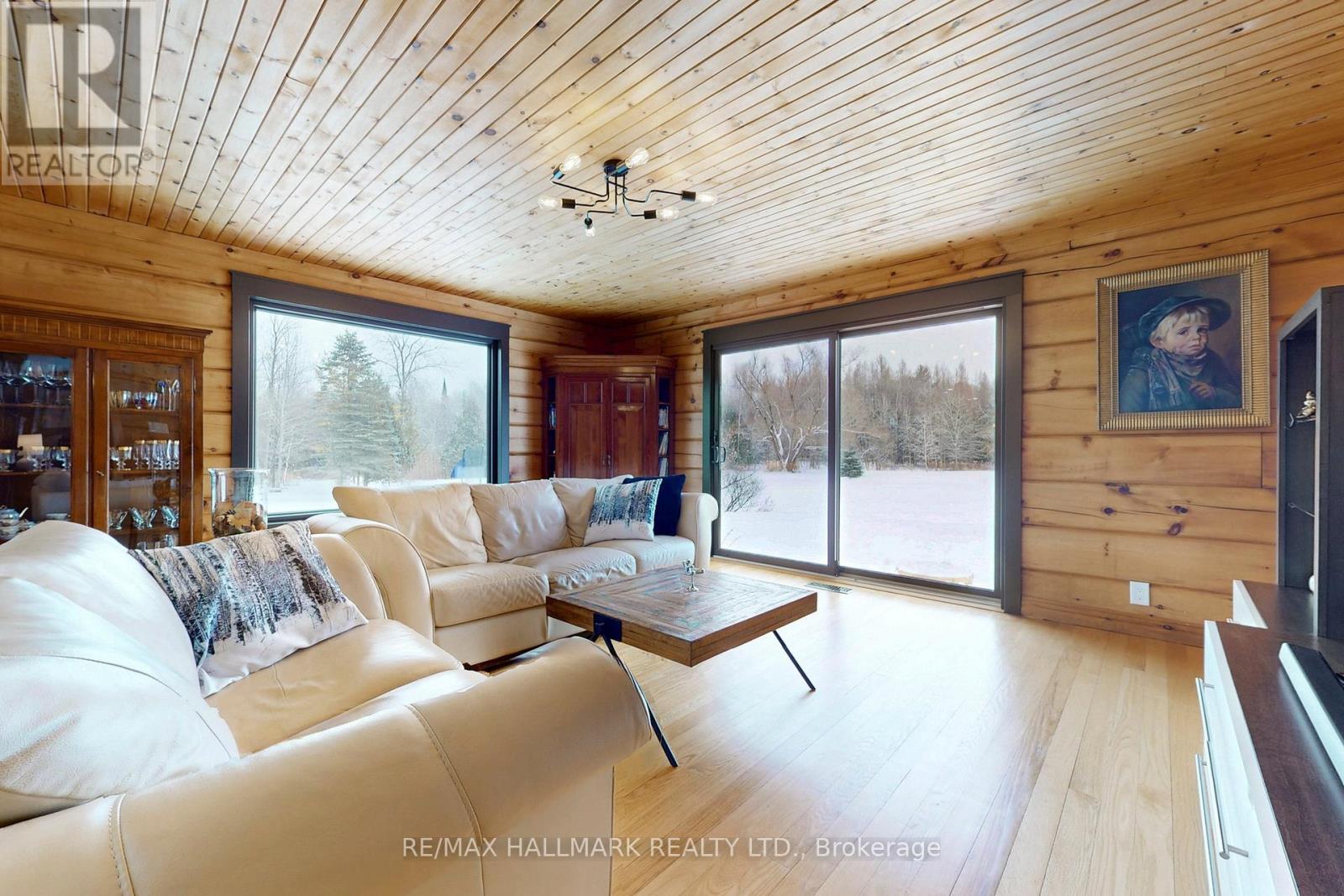 13551 Concession 5 Road, Uxbridge, ON - Indoor Photo Showing Living Room