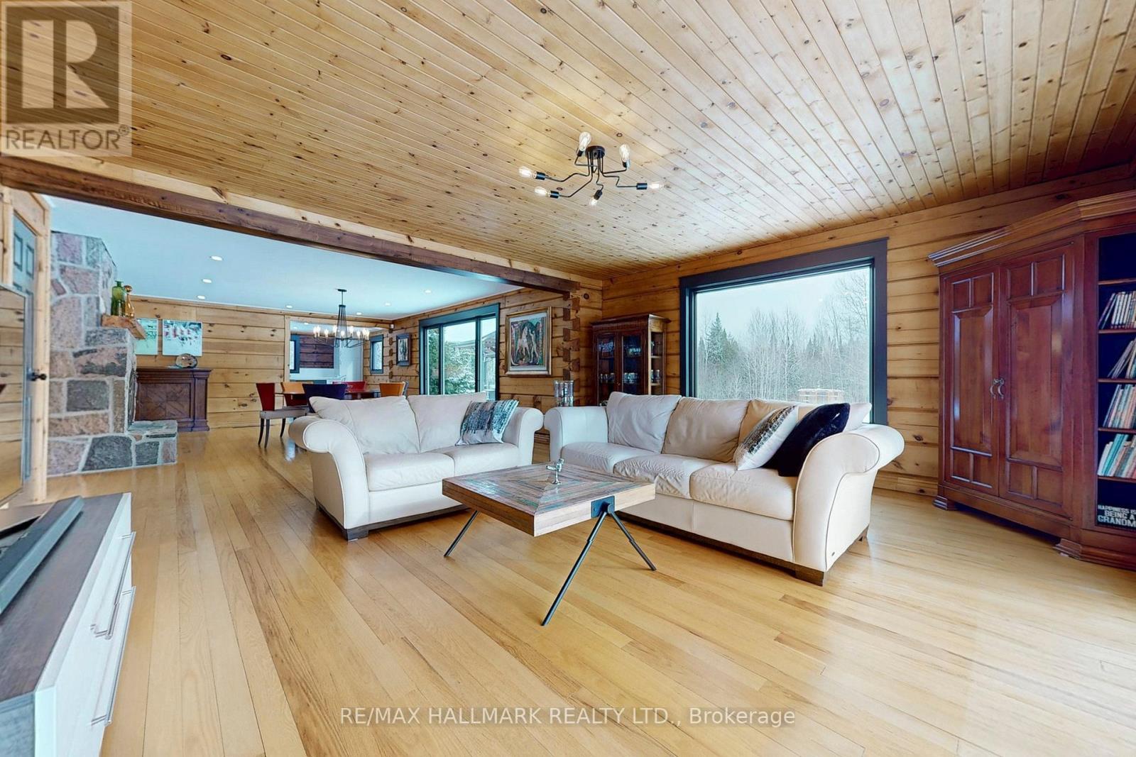 13551 Concession 5 Road, Uxbridge, ON - Indoor Photo Showing Living Room