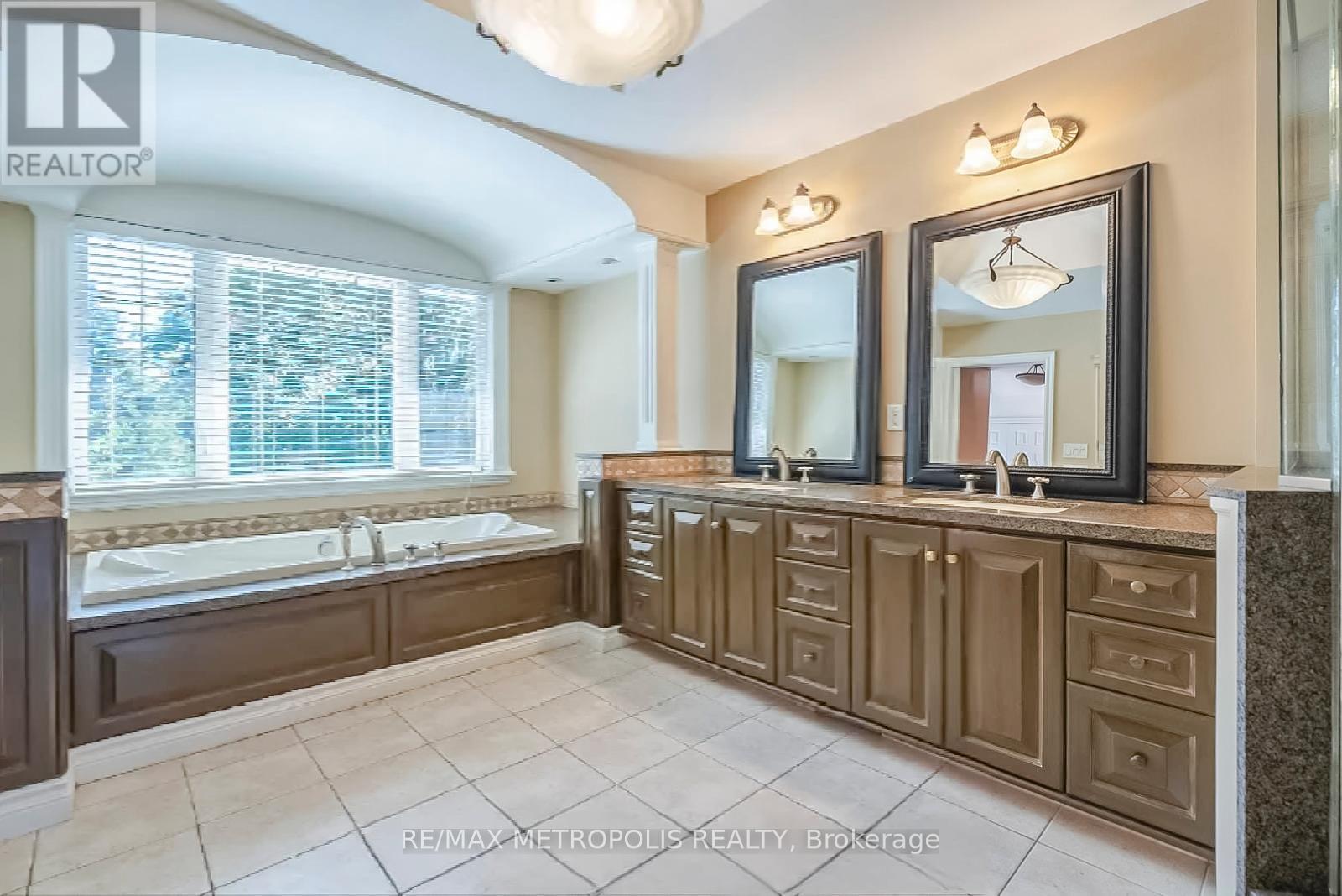 65 Woodcrest Road, Barrie, ON - Indoor Photo Showing Bathroom