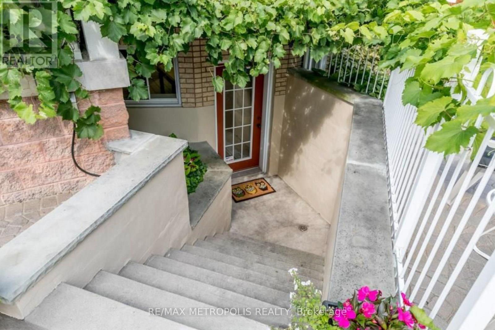 65 Woodcrest Road, Barrie, ON - Outdoor