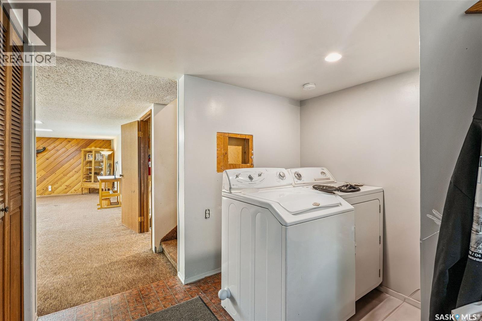 Norman And Maxine Gierl Yard Site, Leroy Rm No. 339, SK - Indoor Photo Showing Laundry Room