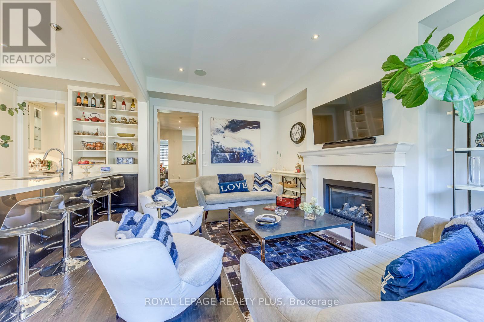 221 Hanover Street, Oakville, ON - Indoor Photo Showing Living Room With Fireplace
