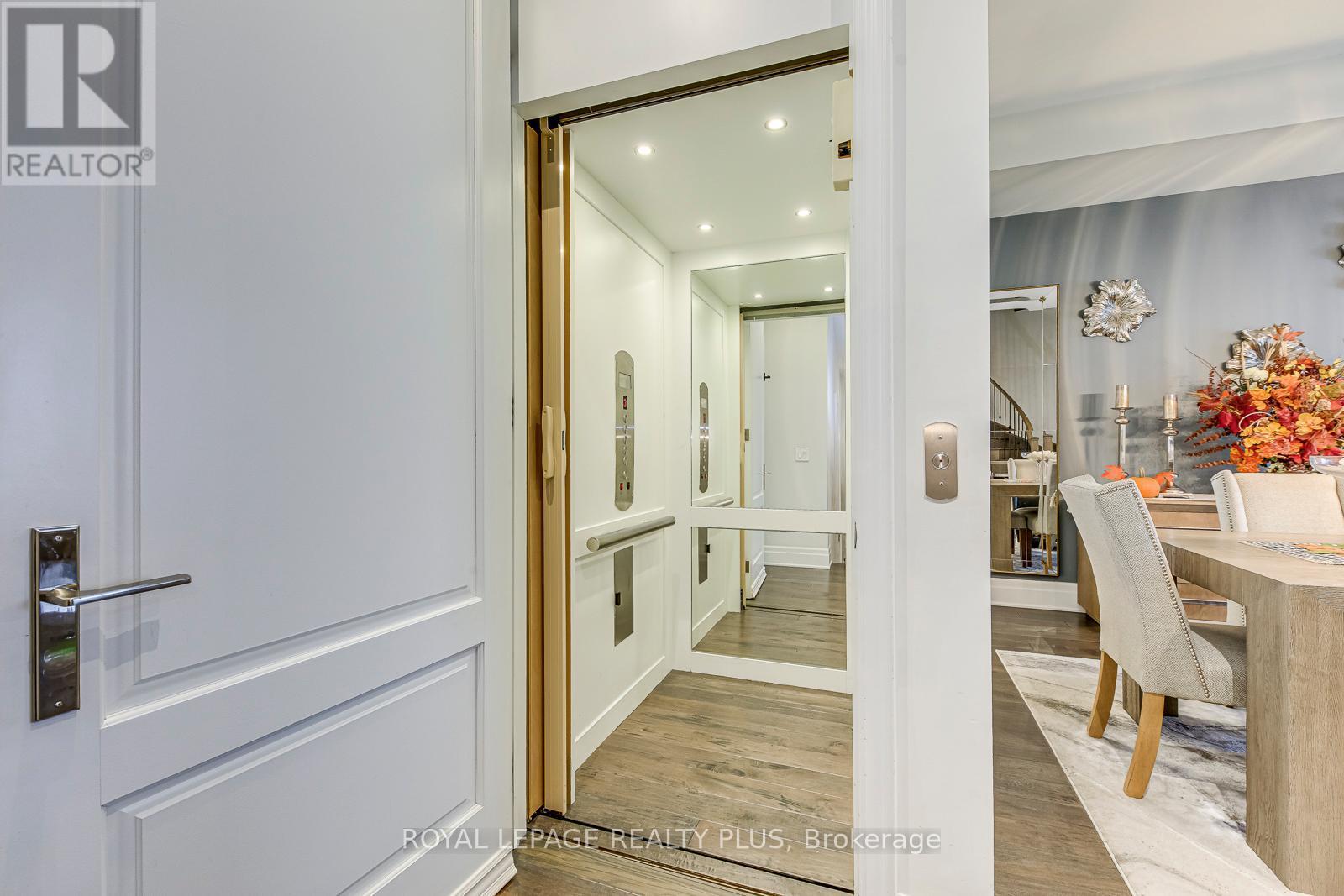 221 Hanover Street, Oakville, ON - Indoor