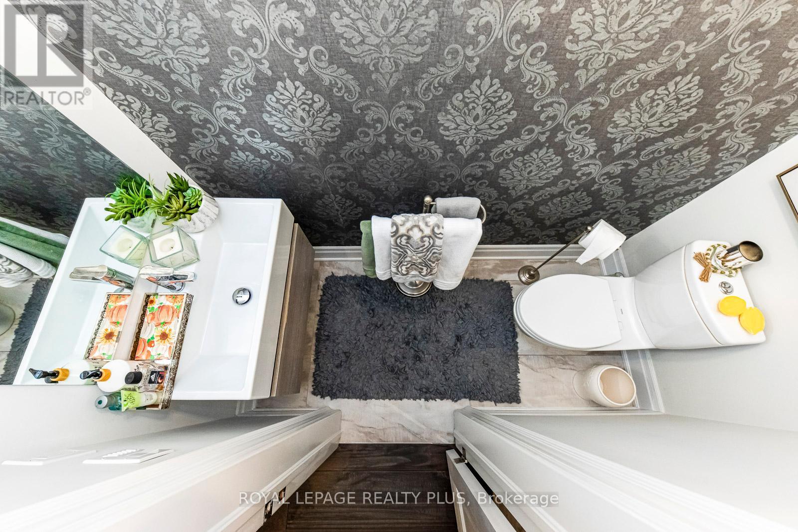 221 Hanover Street, Oakville, ON - Indoor Photo Showing Bathroom