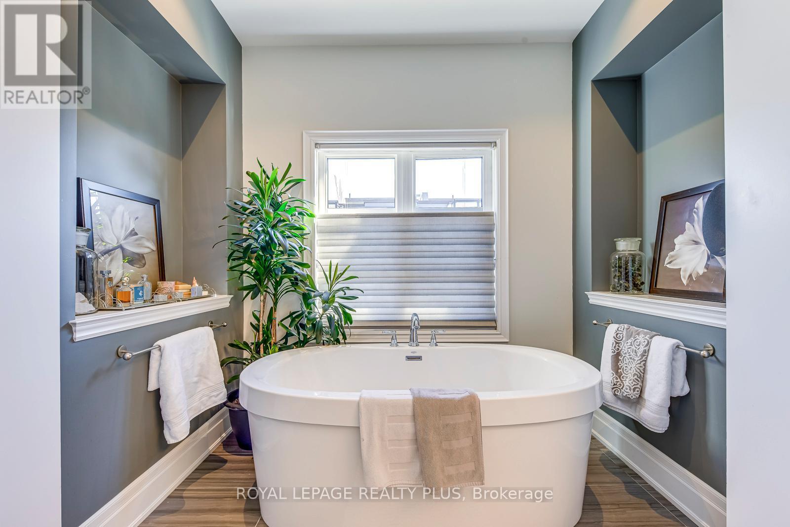 221 Hanover Street, Oakville, ON - Indoor Photo Showing Bathroom