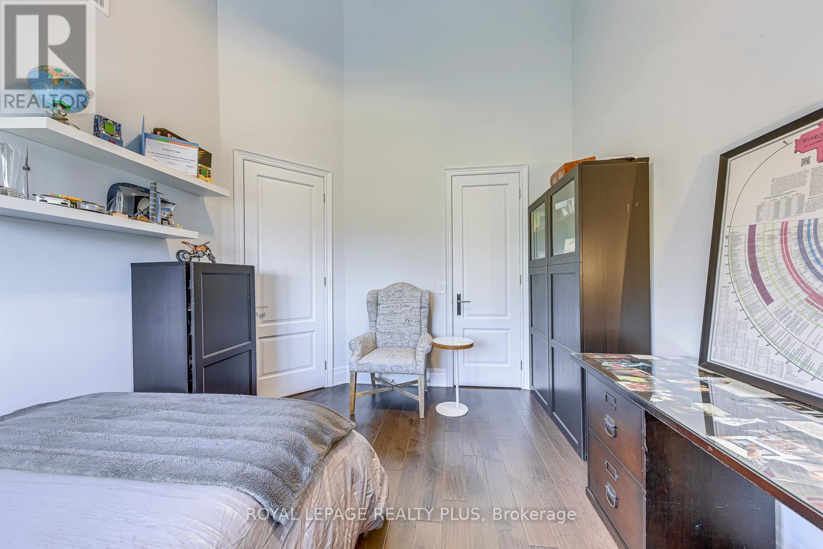 221 Hanover Street, Oakville, ON - Indoor