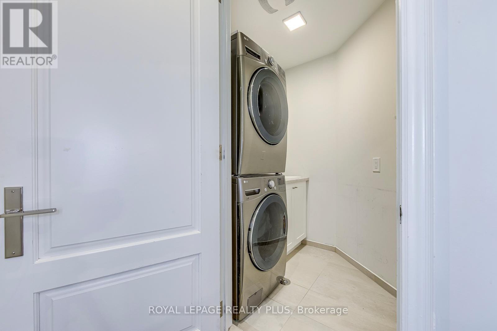 221 Hanover Street, Oakville, ON - Indoor Photo Showing Laundry Room