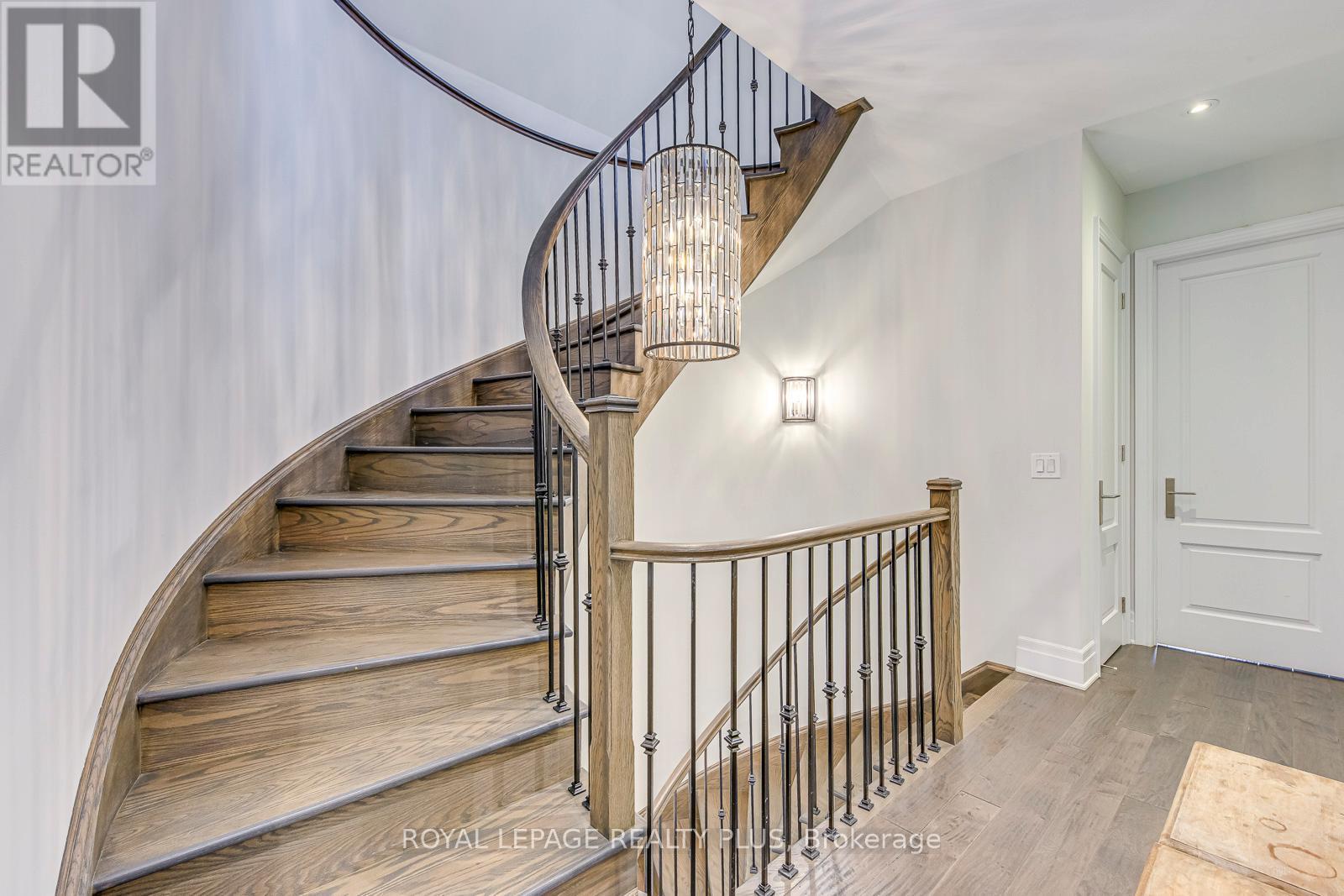 221 Hanover Street, Oakville, ON - Indoor Photo Showing Other Room