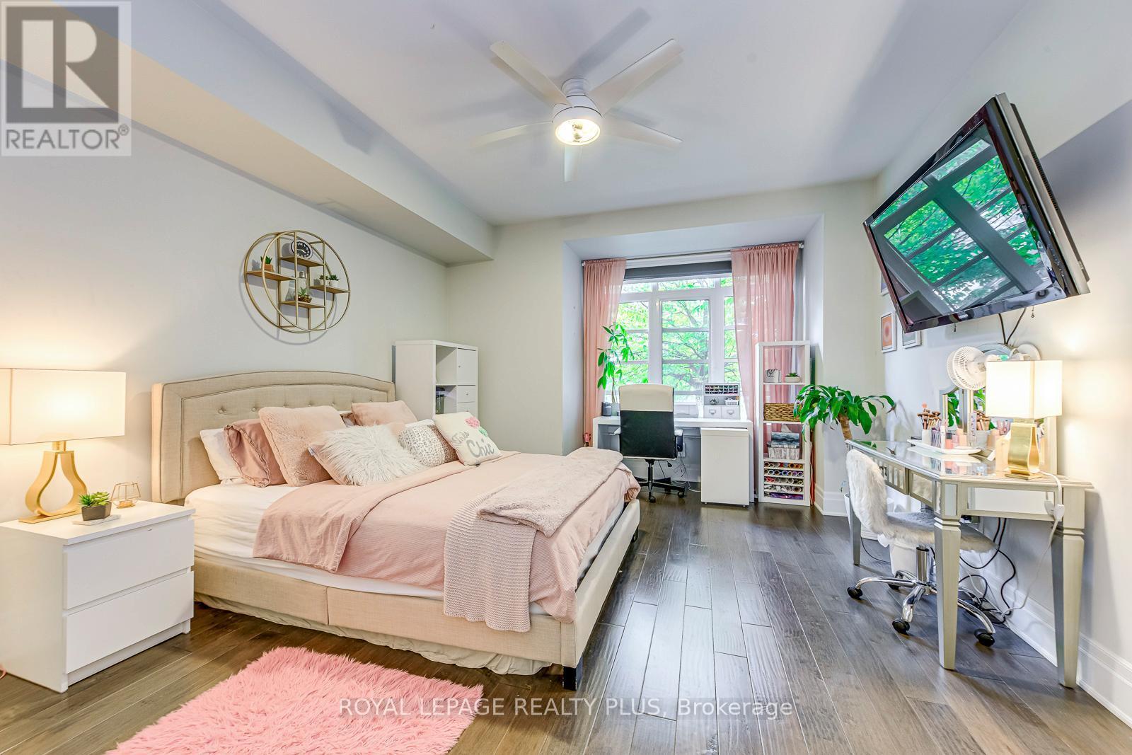 221 Hanover Street, Oakville, ON - Indoor Photo Showing Bedroom