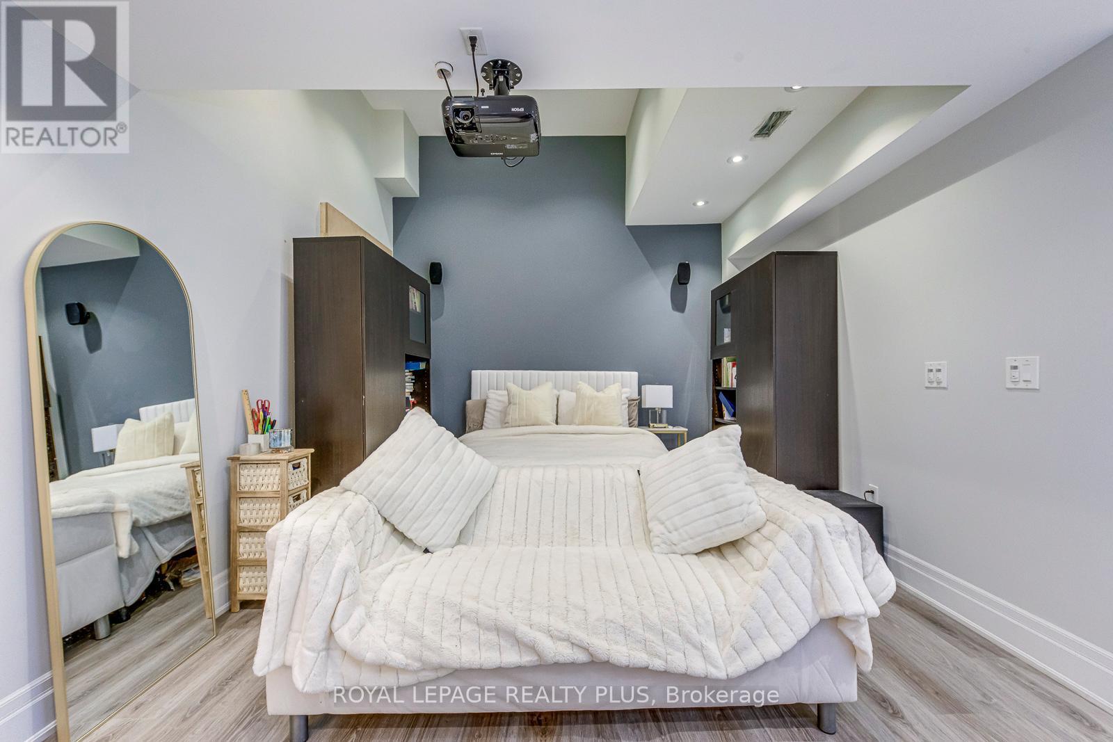 221 Hanover Street, Oakville, ON - Indoor Photo Showing Bedroom