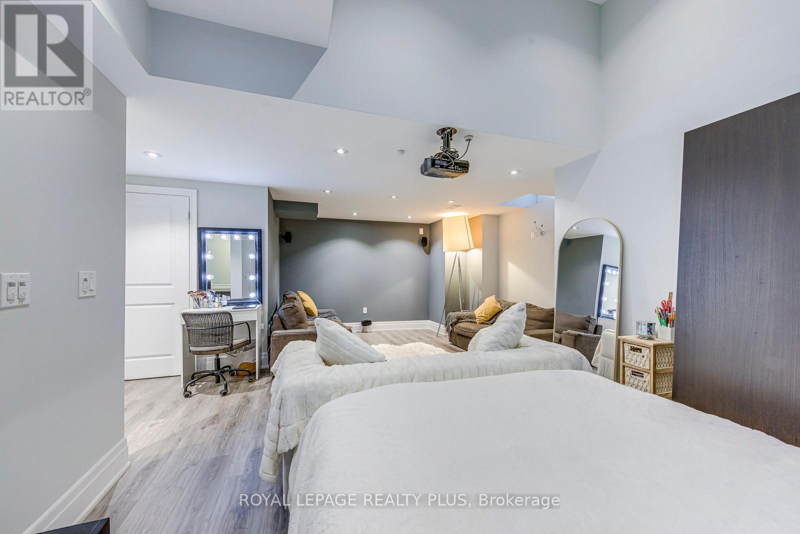 221 Hanover Street, Oakville, ON - Indoor Photo Showing Bedroom