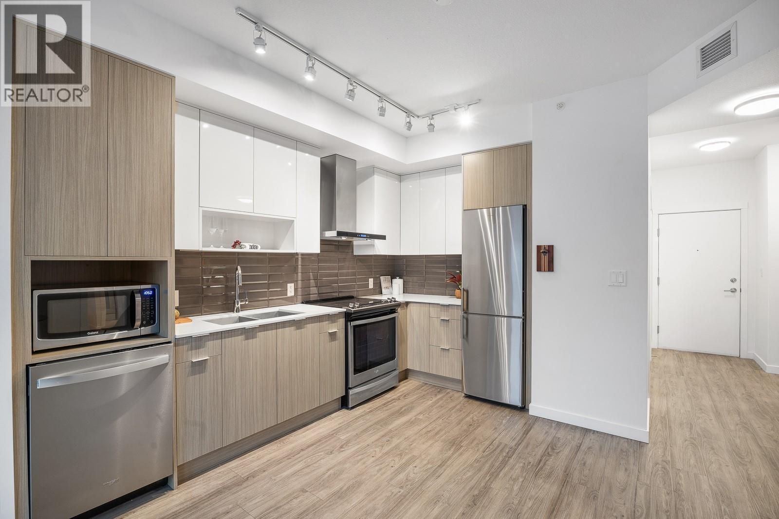 Spacious, functional kitchen - 1775 Chapman Place Unit# Ph12, Kelowna, BC - Indoor Photo Showing Kitchen With Stainless Steel Kitchen With Double Sink