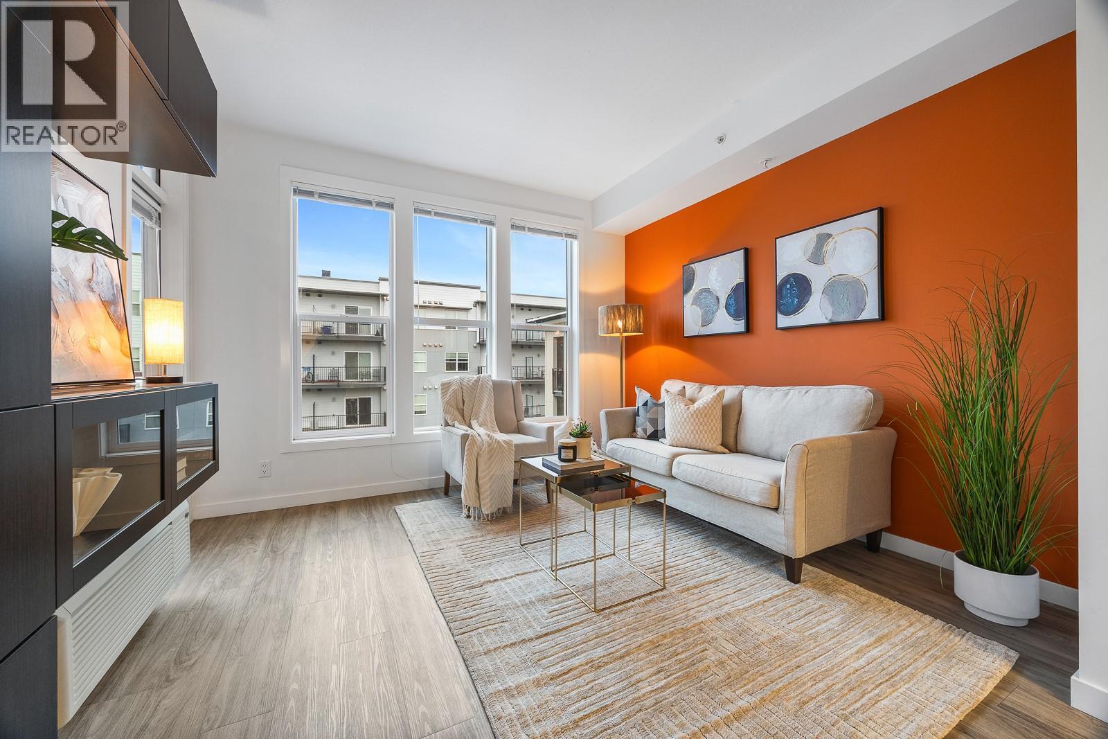 1775 Chapman Place Unit# Ph12, Kelowna, BC - Indoor Photo Showing Living Room