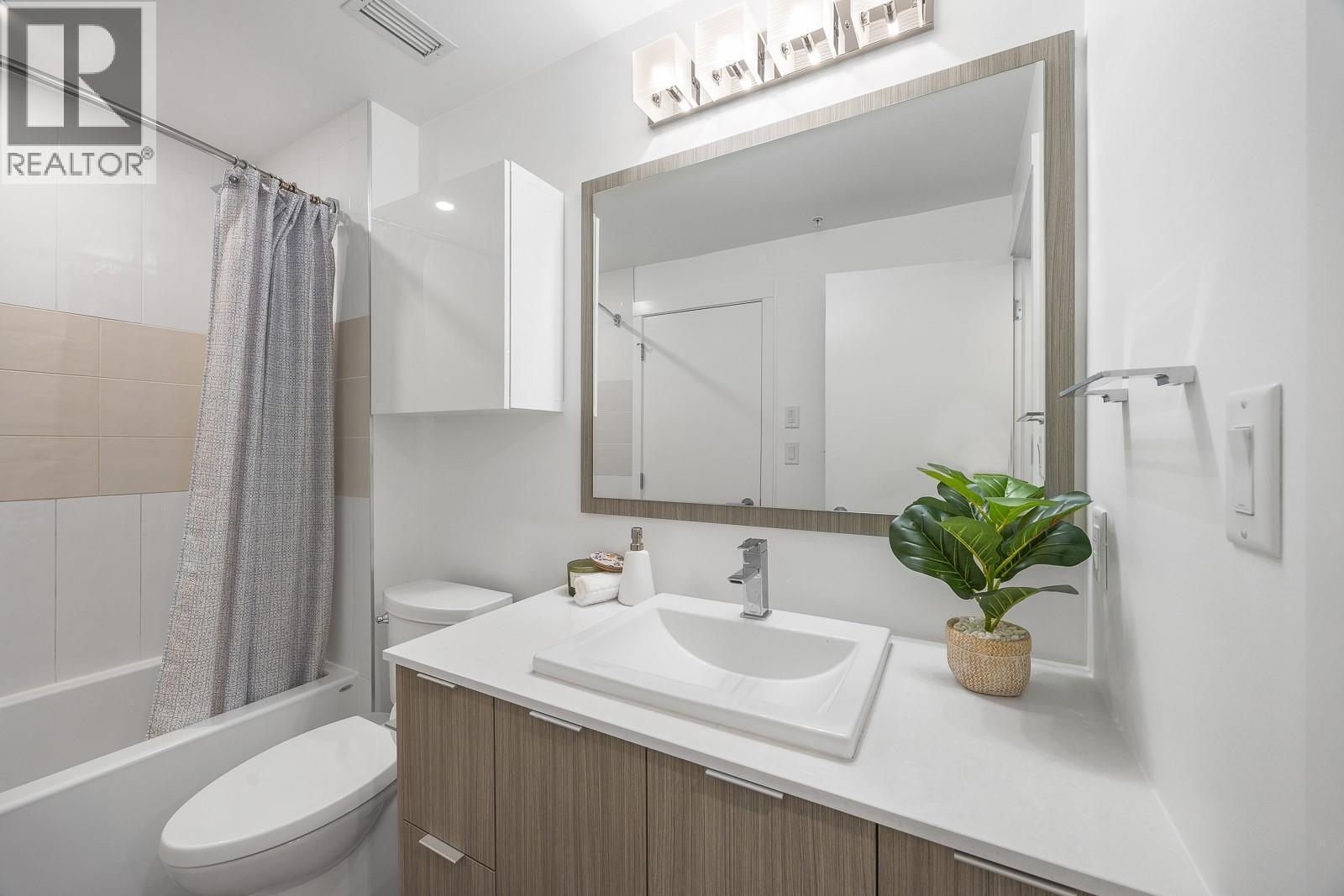 1775 Chapman Place Unit# Ph12, Kelowna, BC - Indoor Photo Showing Bathroom