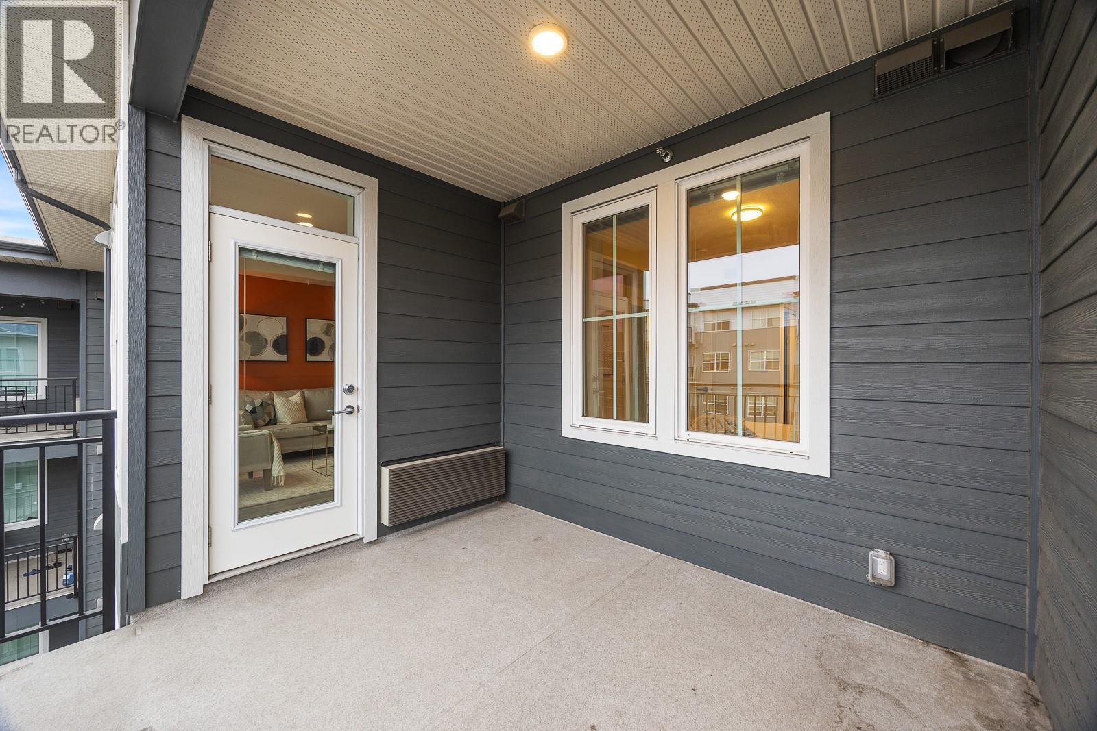 Spacious Deck - 1775 Chapman Place Unit# Ph12, Kelowna, BC - Outdoor With Exterior