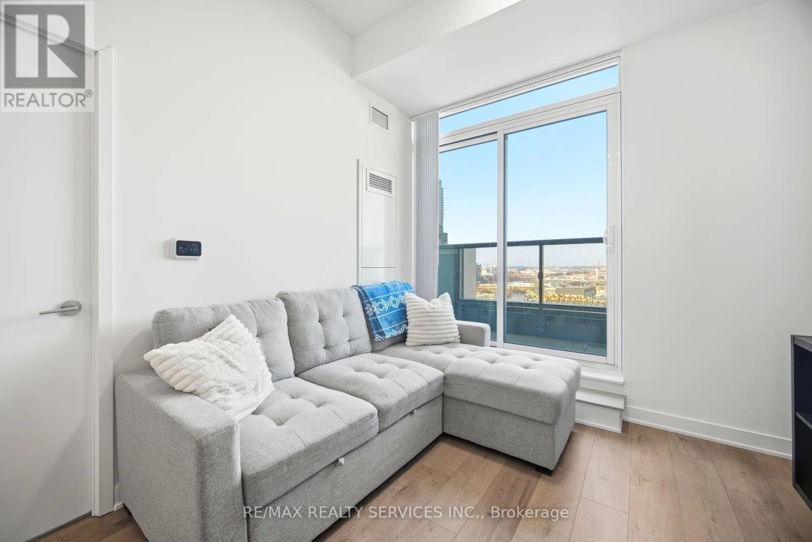 1007 - 60 Honeycrisp Crescent, Vaughan, ON - Indoor Photo Showing Other Room